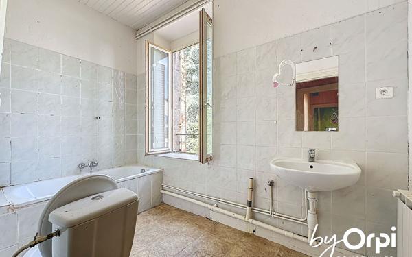 Immeuble à vendre    18 pièces • 446,45 m2 Saint-Éloy-les-Mines