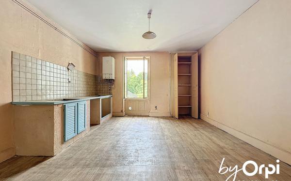 Immeuble à vendre    18 pièces • 446,45 m2 Saint-Éloy-les-Mines