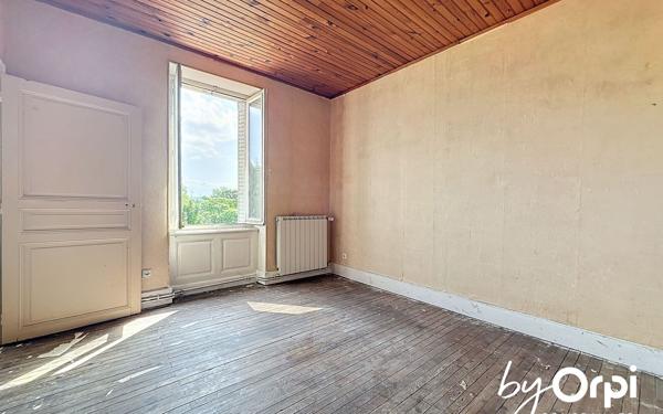 Immeuble à vendre    18 pièces • 446,45 m2 Saint-Éloy-les-Mines