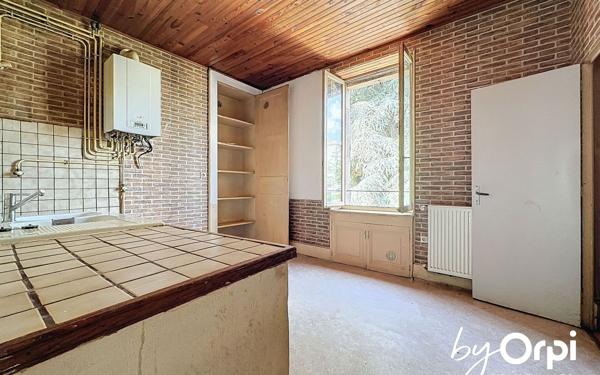 Immeuble à vendre    18 pièces • 446,45 m2 Saint-Éloy-les-Mines