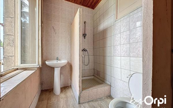 Immeuble à vendre    18 pièces • 446,45 m2 Saint-Éloy-les-Mines