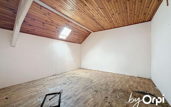 Immeuble à vendre    18 pièces • 446,45 m2 Saint-Éloy-les-Mines