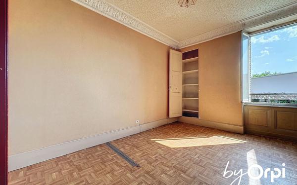 Immeuble à vendre    18 pièces • 446,45 m2 Saint-Éloy-les-Mines