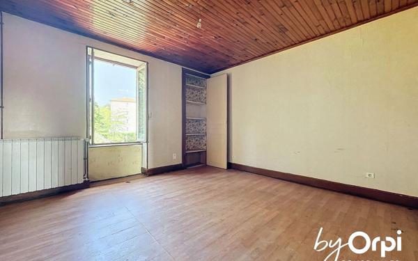 Immeuble à vendre    18 pièces • 446,45 m2 Saint-Éloy-les-Mines