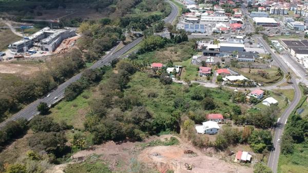 Terrain à vendre de 455 m², surface de plancher 95 m², à Rivière-Salée, quartier Laugier.