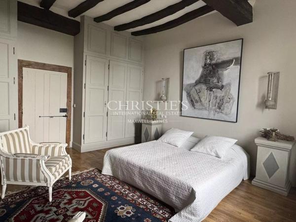 Hotel particulier au cœur de la vallée de la Loire avec grand jardin clos de murs