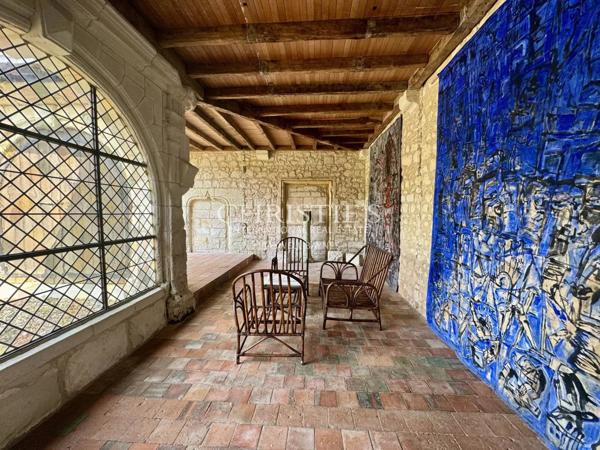 Hotel particulier au cœur de la vallée de la Loire avec grand jardin clos de murs