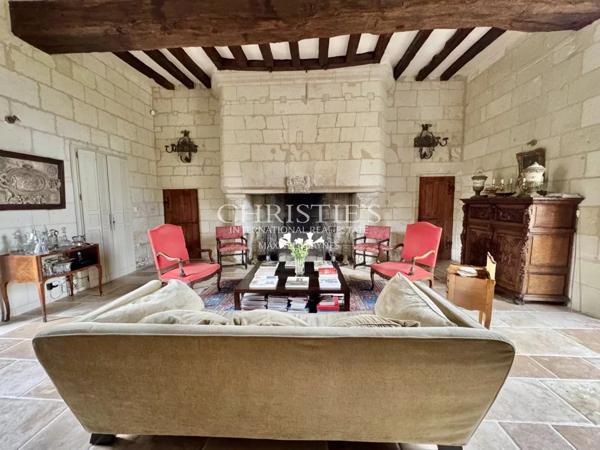 Hotel particulier au cœur de la vallée de la Loire avec grand jardin clos de murs