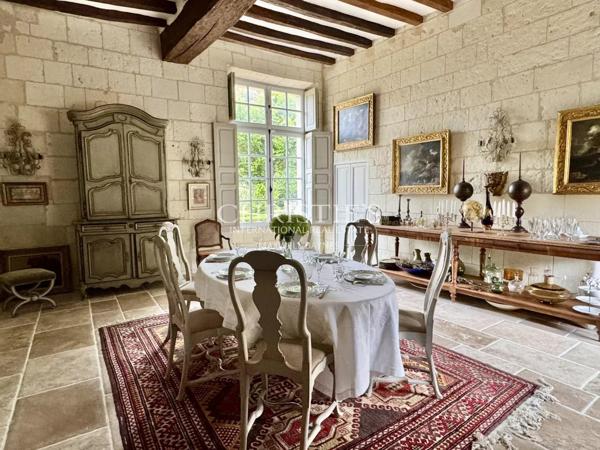 Hotel particulier au cœur de la vallée de la Loire avec grand jardin clos de murs