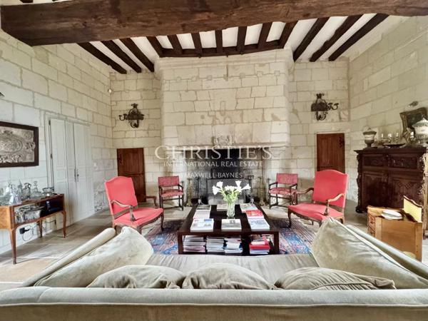 Hotel particulier au cœur de la vallée de la Loire avec grand jardin clos de murs