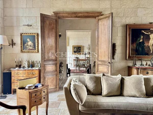 Hotel particulier au cœur de la vallée de la Loire avec grand jardin clos de murs