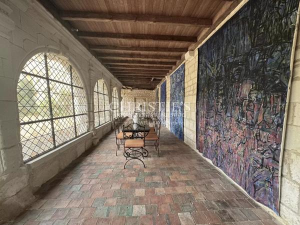 Hotel particulier au cœur de la vallée de la Loire avec grand jardin clos de murs