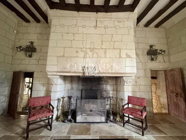 Hotel particulier au cœur de la vallée de la Loire avec grand jardin clos de murs