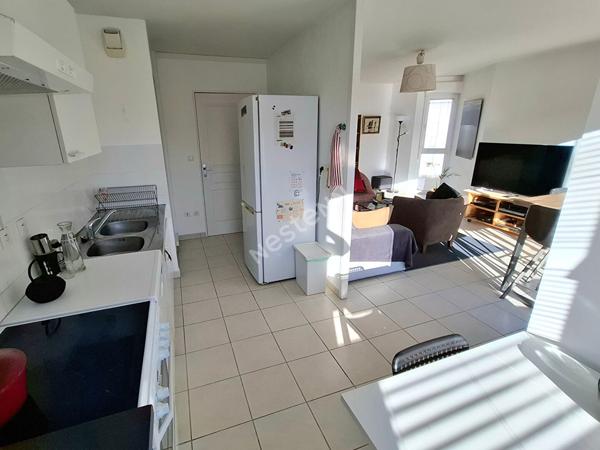 Orvault Haute Vallée/Praudière : En vente ! Appartement T3 2 chambres de 67 m² à proximité de toutes les commodités / dernier étage terrasse / ascenseur / Garage double