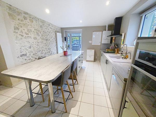 Longère de 4 chambres entièrement rénovée sur un terrain de 17000 m²