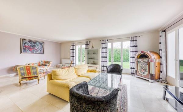 Maison 9 pièce(s) 226.2 m2