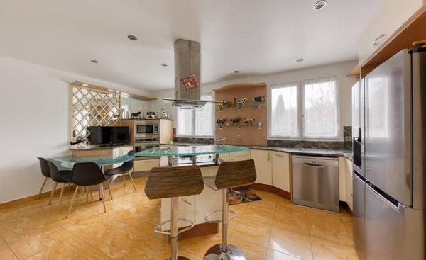 Maison 9 pièce(s) 226.2 m2