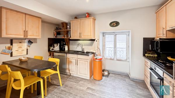 Grand appartement familial avec balcon et stationnements !