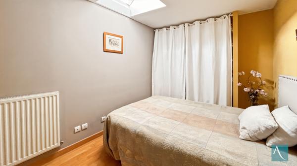 Grand appartement familial avec balcon et stationnements !