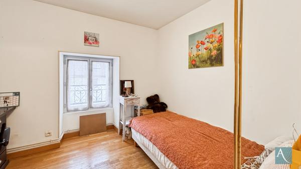 Grand appartement familial avec balcon et stationnements !