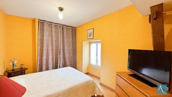 Grand appartement familial avec balcon et stationnements !