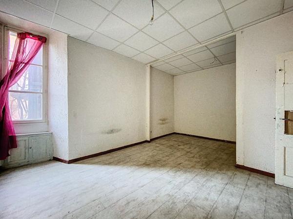 A vendre local commercial avec appartement au coeur de Sisteron