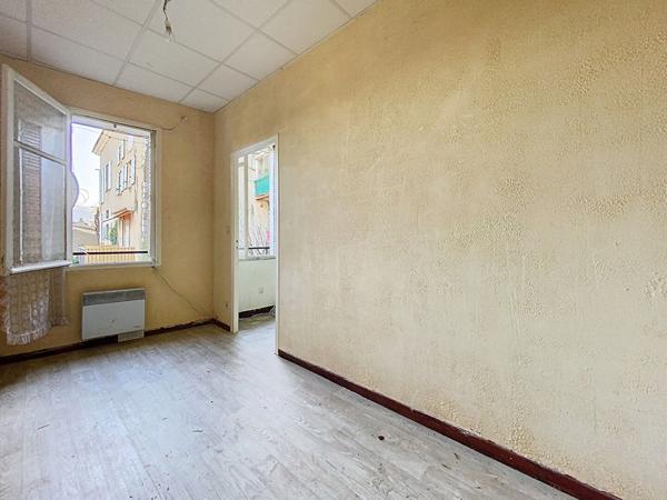 A vendre local commercial avec appartement au coeur de Sisteron