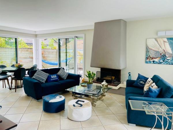 LA BAULE-PROPRIÉTÉ 8P ET 6 CHAMBRES DE 177M2-TERRAIN DE 411M2-PROCHE COMMERCES A PIEDS