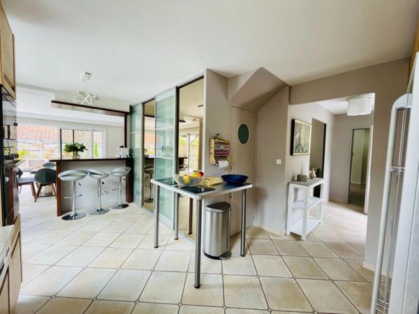 LA BAULE-PROPRIÉTÉ 8P ET 6 CHAMBRES DE 177M2-TERRAIN DE 411M2-PROCHE COMMERCES A PIEDS