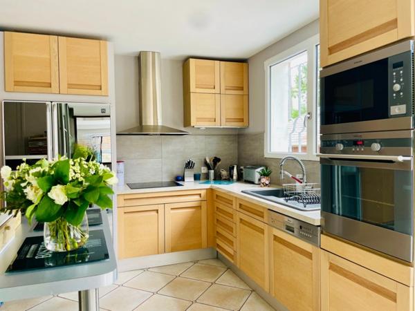 LA BAULE-PROPRIÉTÉ 8P ET 6 CHAMBRES DE 177M2-TERRAIN DE 411M2-PROCHE COMMERCES A PIEDS