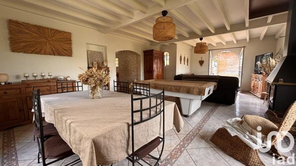 Maison traditionnelle 5 pièces de 141 m² à Ambarès-et-Lagrave (33440)