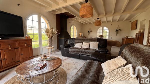 Maison traditionnelle 5 pièces de 141 m² à Ambarès-et-Lagrave (33440)