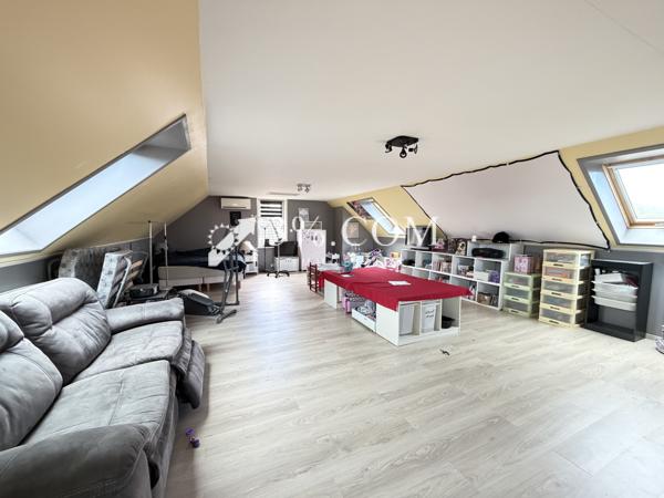 Maison
                                                                                                                                                                                                                                                                                                                        6 pièce(s)                                                                                                                                                                                                          4 chambre(s)                                                                                                                                                                                                          180  m²