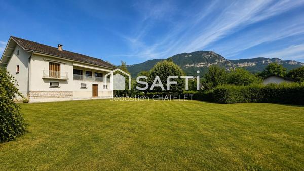Maison cossue, vue dégagée, terrain constructible
