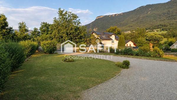 Maison cossue, vue dégagée, terrain constructible