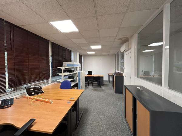 Bureaux à louer avec parkings dans un environnement calme à Pessac