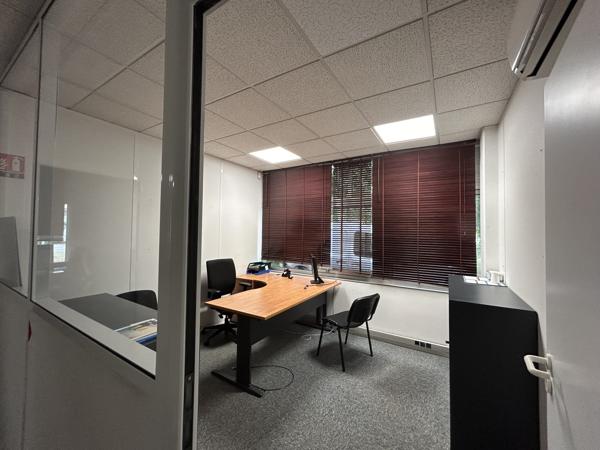 Bureaux à louer avec parkings dans un environnement calme à Pessac