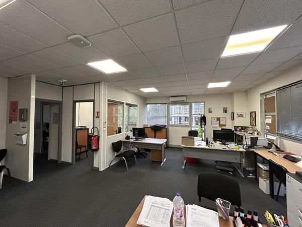 Bureaux à louer avec parkings dans un environnement calme à Pessac