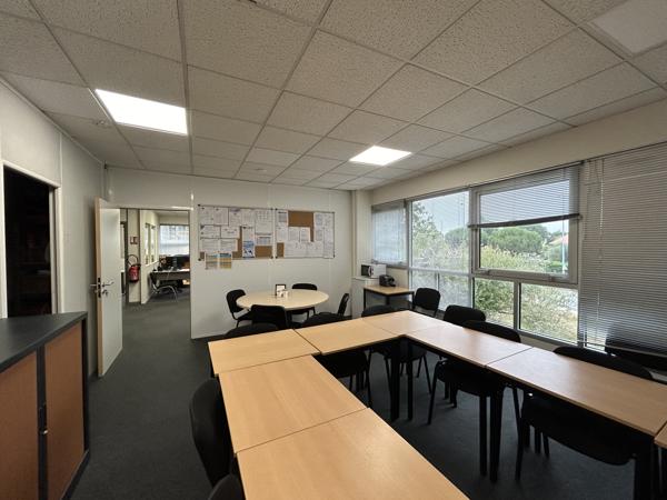 Bureaux à louer avec parkings dans un environnement calme à Pessac