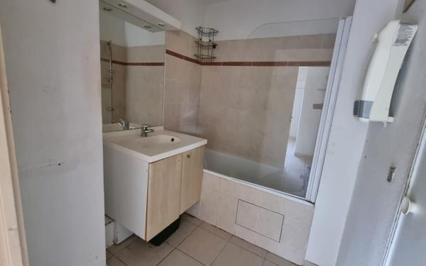 Appartement à vendre    2 pièces • 42,61 m2 Marseille 14