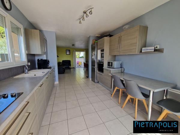 MIRIBEL, MAISON AVEC SUITE PARENTALE AU RDC