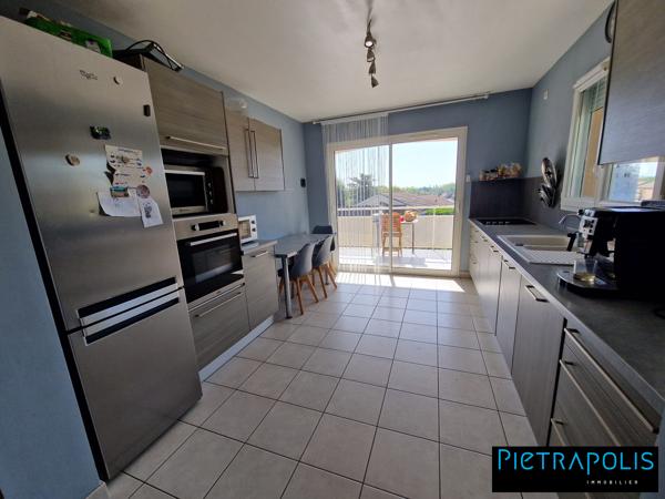MIRIBEL, MAISON AVEC SUITE PARENTALE AU RDC