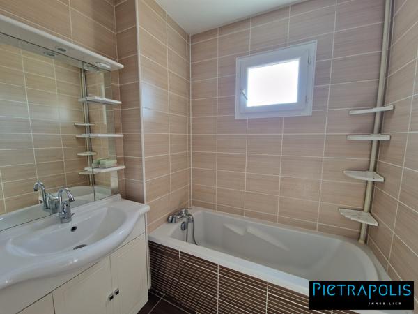 MIRIBEL, MAISON AVEC SUITE PARENTALE AU RDC