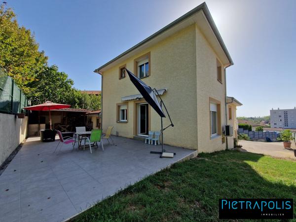 MIRIBEL, MAISON AVEC SUITE PARENTALE AU RDC
