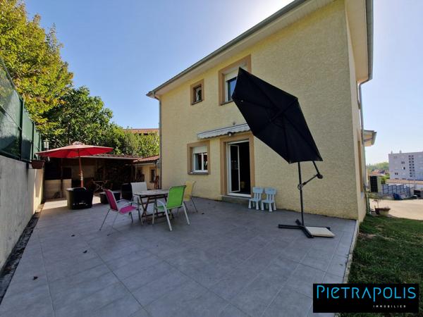 MIRIBEL, MAISON AVEC SUITE PARENTALE AU RDC