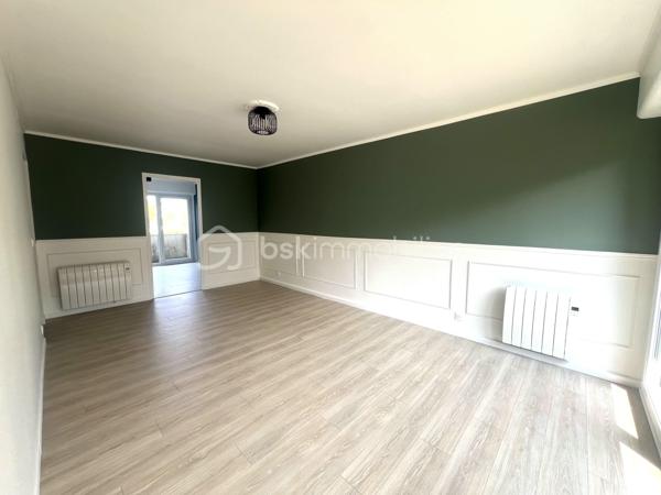 Appartement 66 m² entièrement rénové – 2 chambres

Coup de cœur assuré pour cet appartement entièrement refait à neuf !

Découvrez ce bel appartement de 66 m², entièrement rénové avec soin, offrant un intérieur moderne, confortable et prêt à vivre.

Il se compose d’une pièce de vie agréable et lumineuse, d’une cuisine aménagée et équipée, ainsi que de 2 chambres, idéales pour une famille, un couple, ou encore pour un investissement locatif.

Les atouts :

66 m² parfaitement agencés
2 chambres
Appartement entièrement rénové
Prestations modernes et soignées

Idéal pour une résidence principale ou un investissement

Un appartement clé en main, où vous n’avez plus qu’à poser vos valises !

À visiter rapidement ! Ce type de bien, entièrement rénové et proposant 2 chambres, est une belle opportunité à ne pas manquer.