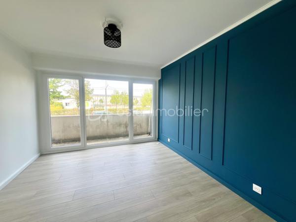Appartement 66 m² entièrement rénové – 2 chambres

Coup de cœur assuré pour cet appartement entièrement refait à neuf !

Découvrez ce bel appartement de 66 m², entièrement rénové avec soin, offrant un intérieur moderne, confortable et prêt à vivre.

Il se compose d’une pièce de vie agréable et lumineuse, d’une cuisine aménagée et équipée, ainsi que de 2 chambres, idéales pour une famille, un couple, ou encore pour un investissement locatif.

Les atouts :

66 m² parfaitement agencés
2 chambres
Appartement entièrement rénové
Prestations modernes et soignées

Idéal pour une résidence principale ou un investissement

Un appartement clé en main, où vous n’avez plus qu’à poser vos valises !

À visiter rapidement ! Ce type de bien, entièrement rénové et proposant 2 chambres, est une belle opportunité à ne pas manquer.