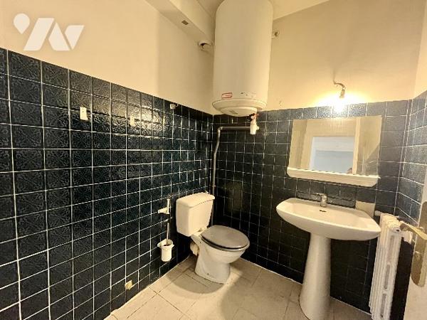 Appartement 2 pièces, proximité métro Baille au 5eme étages avec ascenseur. A rénover