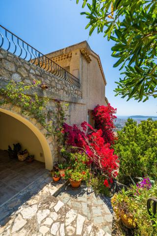 Vente Maison de luxe Toulon 6 Pièces 270 m²