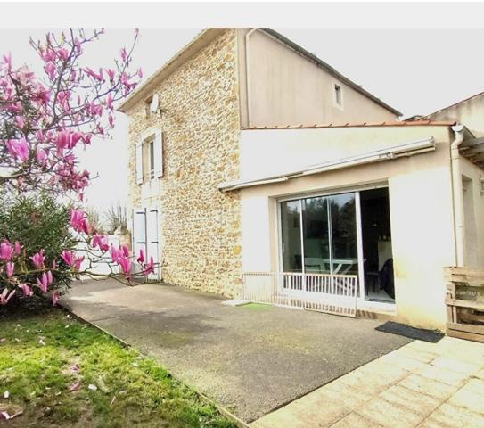 Maison à MOUTIERS-SUR-LE-LAY, 85320 - 7 pièces 170m²
